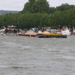 Schwerverkehr auf der Seine in Paris