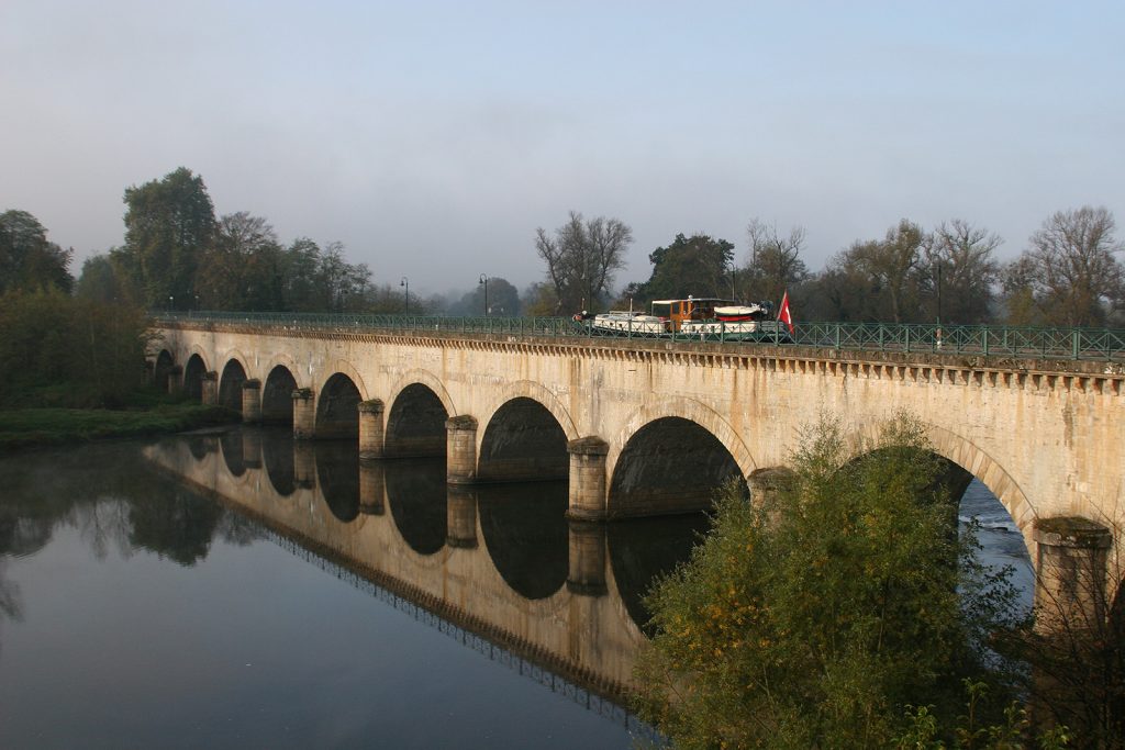 Die Kanalbrücke über die Loire bei Digoin