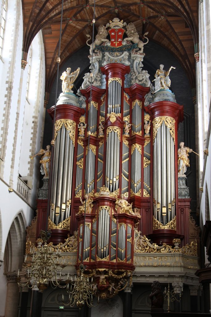 Die mächtige Orgel der Sint Bavo-Kirche